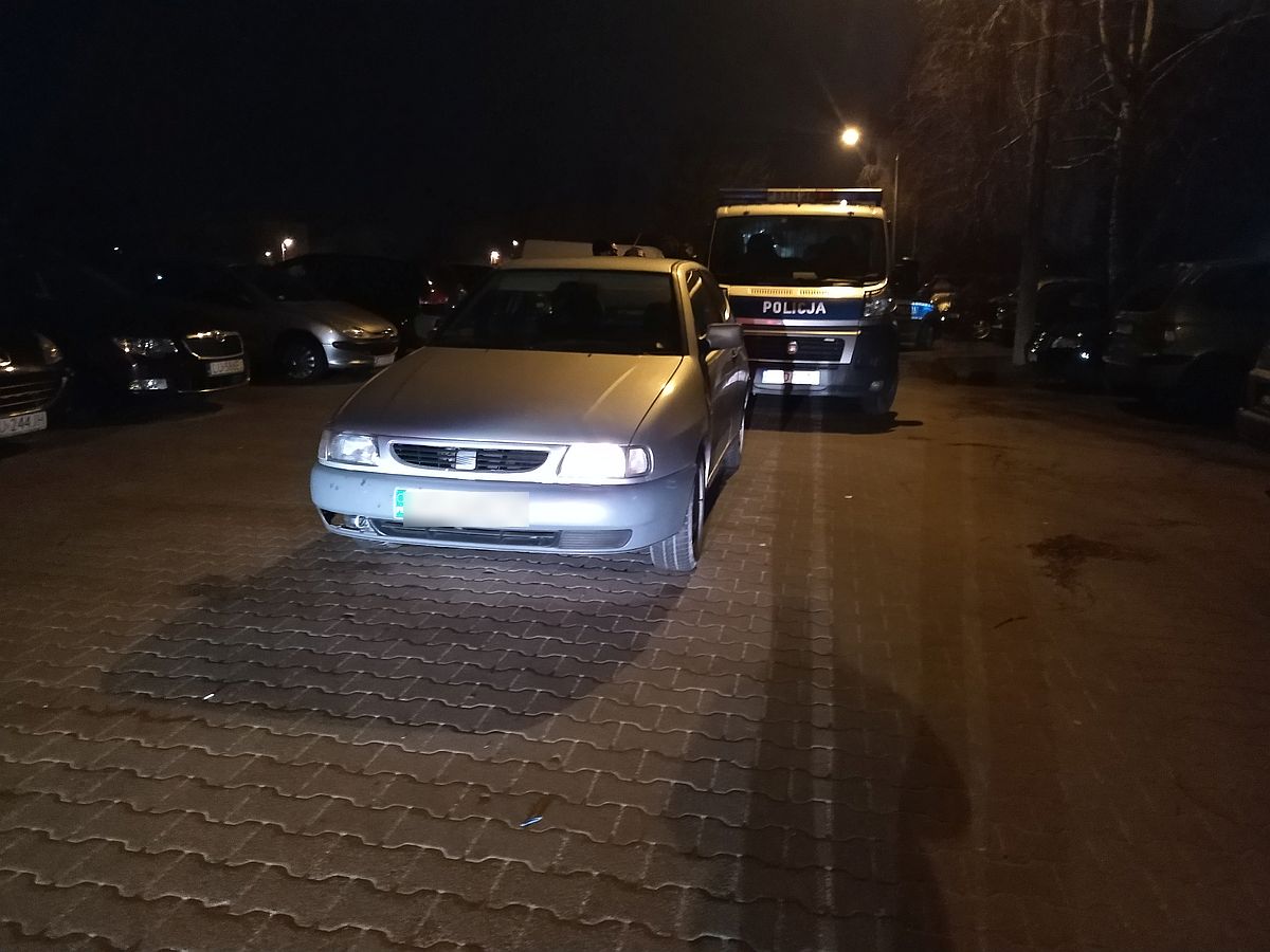Nocny pościg policji ze Świdnika do Lublina. W seacie znaleziono sprzęt do wycinania katalizatorów (zdjęcia)