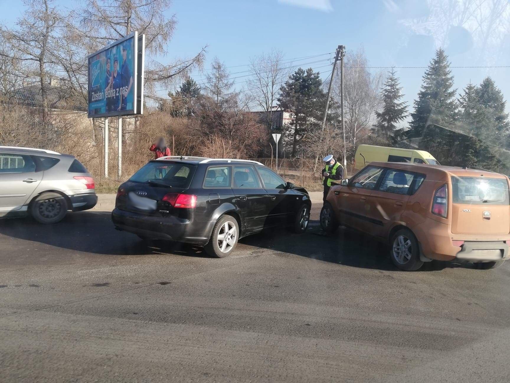 Zderzenie dwóch pojazdów na skrzyżowaniu. Utrudnienia w ruchu na trasie Lublin – Łęczna (zdjęcia)