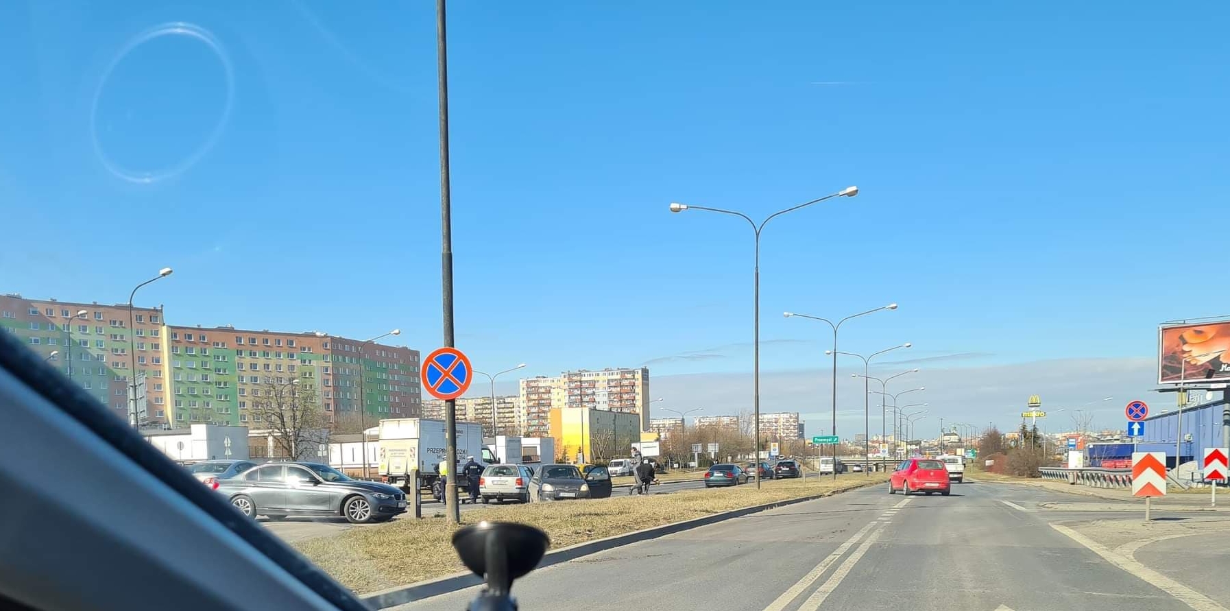 Wypadek na al. Witosa. Utrudnienia w ruchu na wjeździe do miasta, ulica jest zablokowana (zdjęcia)