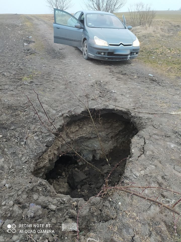 Kolejna tajemnicza dziura w ziemi. Powstała w jednej z miejscowości pod Chełmem (zdjęcia)