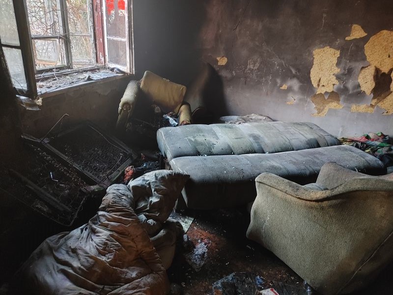 Pożar w opuszczonym budynku mieszkalnym (zdjęcia)