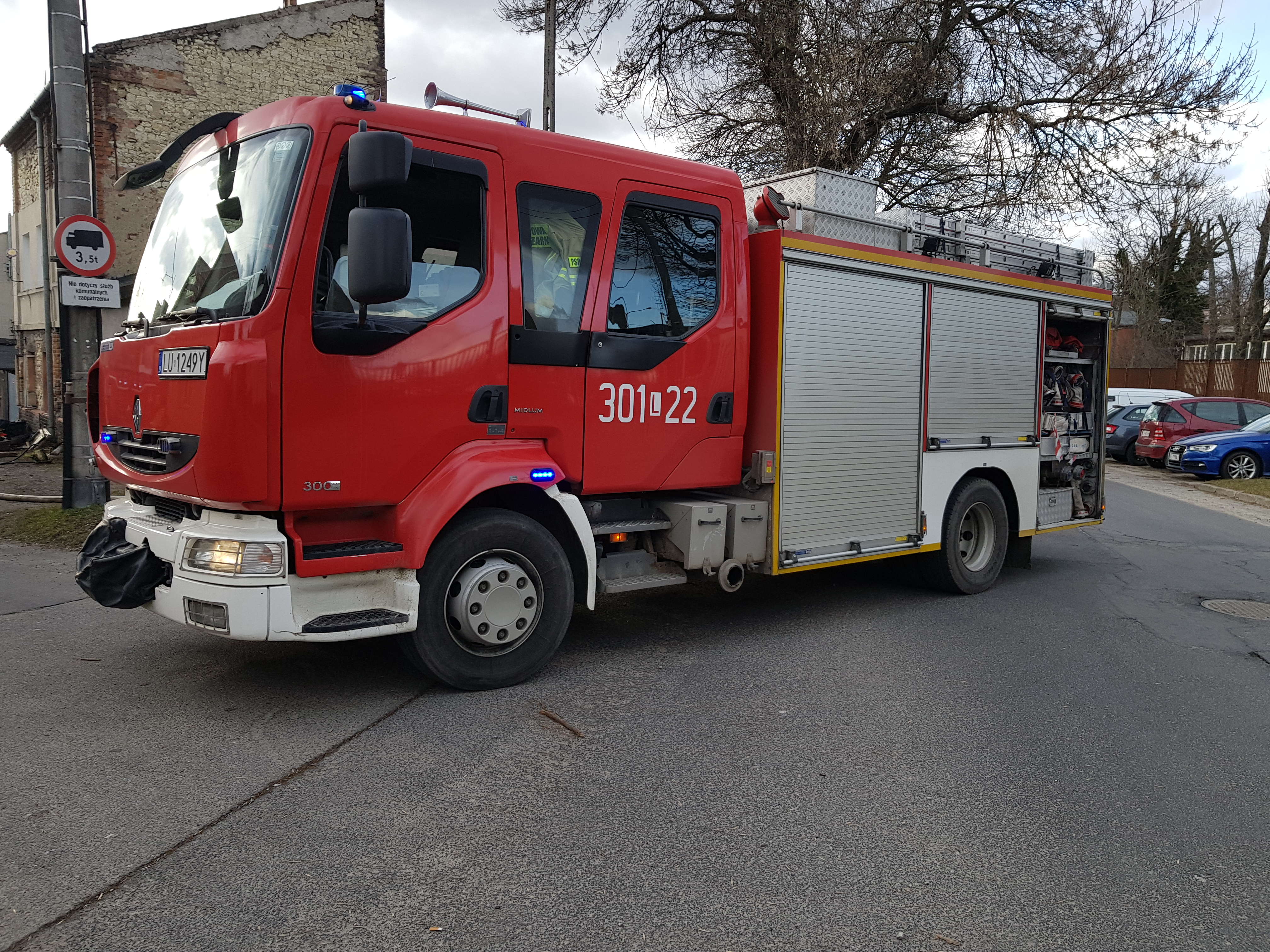 Pożar w kamienicy w Lublinie. W akcji trzy zastępy straży pożarnej (zdjęcia)