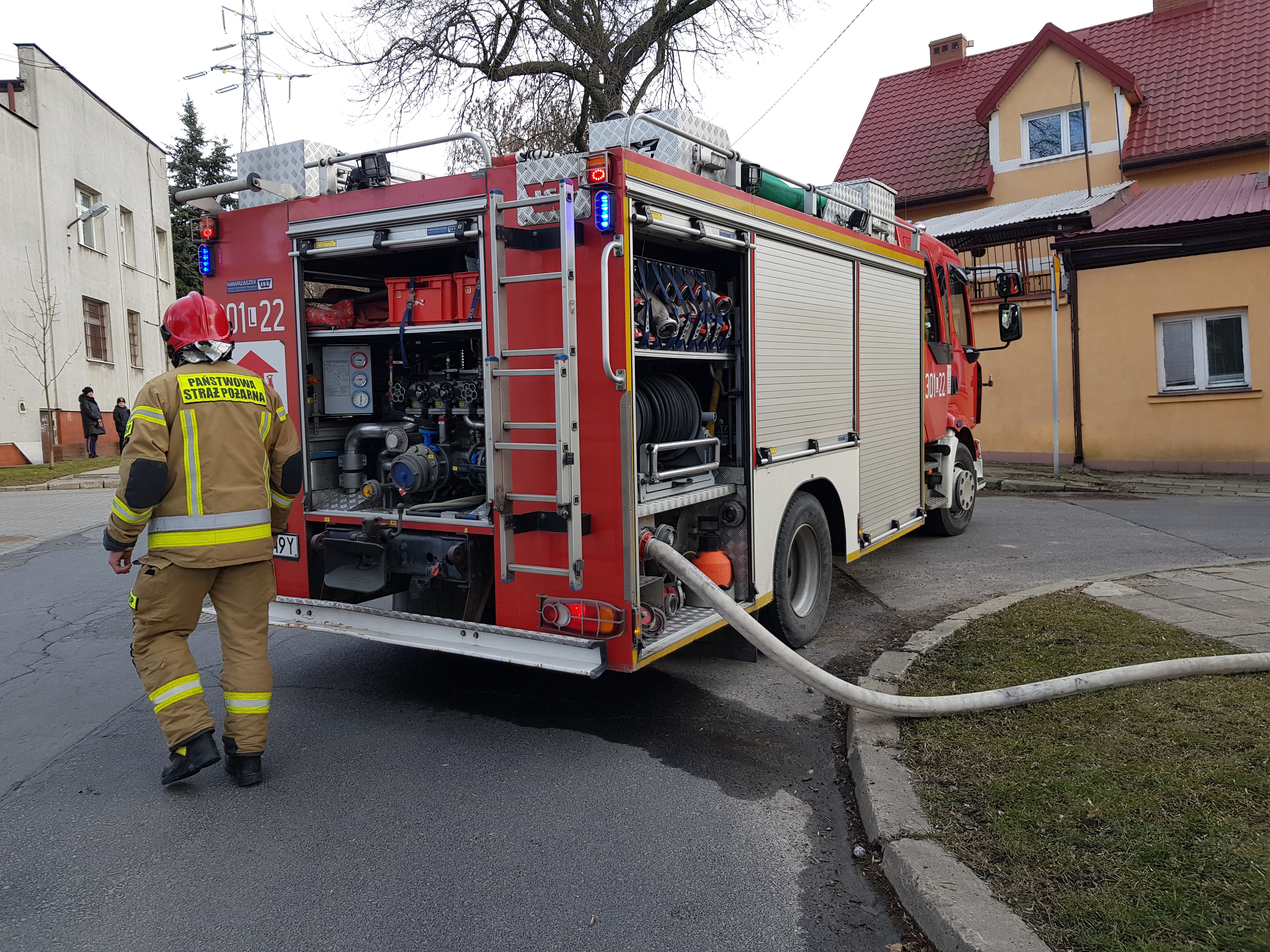 Pożar w kamienicy w Lublinie. W akcji trzy zastępy straży pożarnej (zdjęcia)