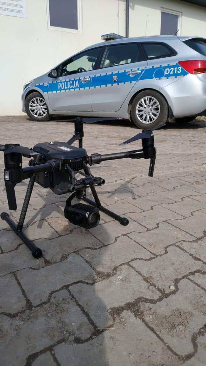 Policjanci „polowali” z drona na piratów drogowych (zdjęcia)