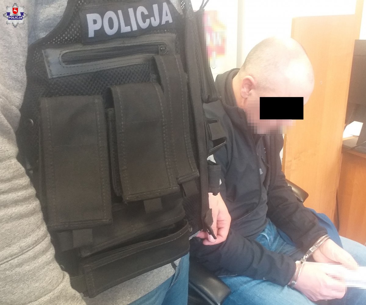 Blisko 8 kilogramów narkotyków, broń palna i pieniądze w mieszkaniu w Lublinie (zdjęcia)