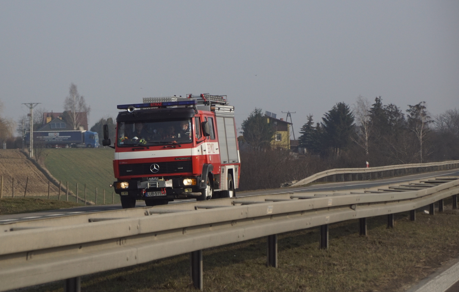 Zderzenie ciężarówki z pojazdem osobowym na trasie Lubartów – Lublin (zdjęcia)