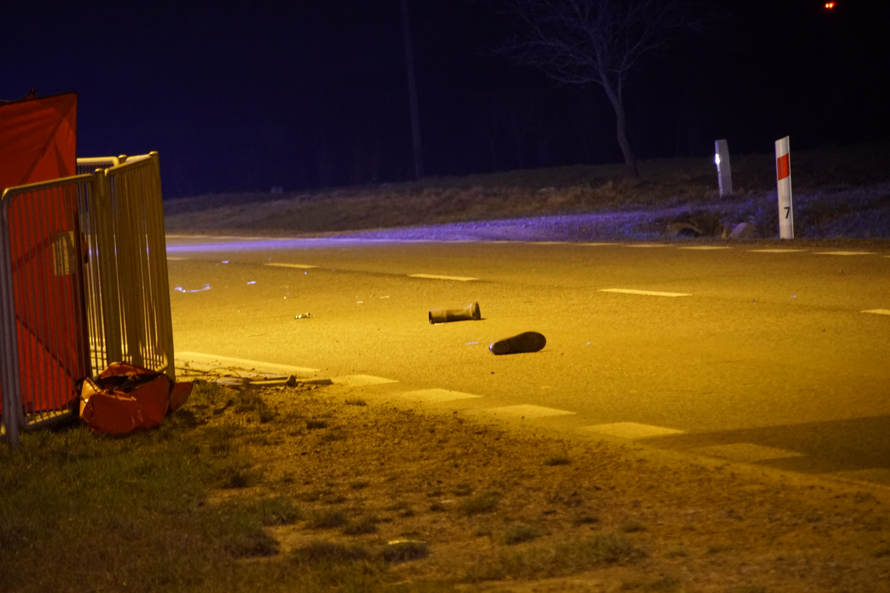 Przechodził przez jezdnię, został potrącony przez auto dostawcze. Starszy mężczyzna zginął na miejscu (zdjęcia)