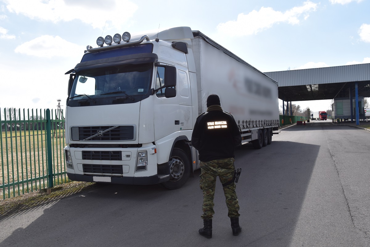 Ciężarówki o wartości ponad 300 tys. złotych nie przejechały przez granicę (zdjęcia)