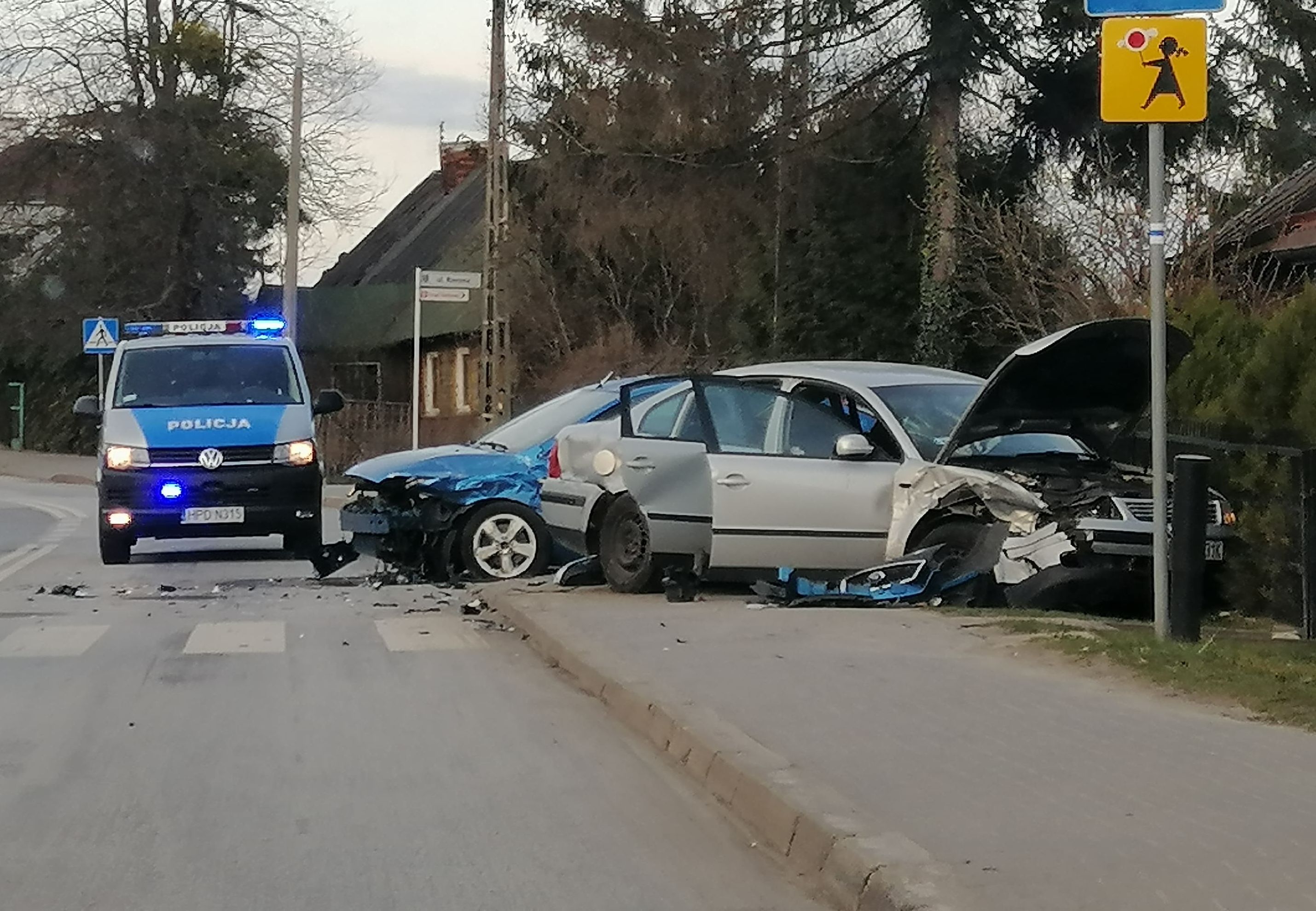 Zderzenie forda z volkswagenem w Krasnymstawie (zdjęcia)