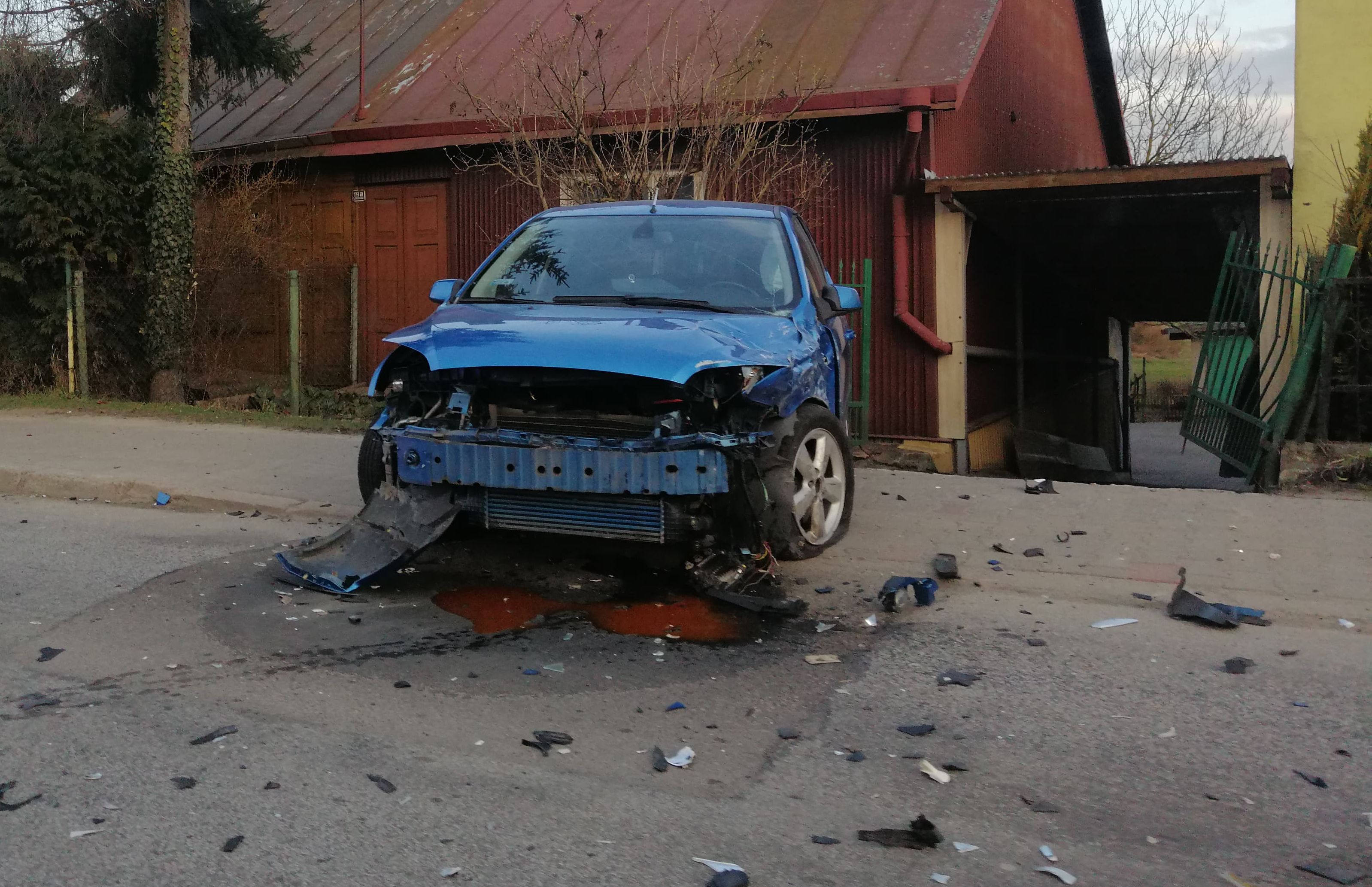 Zderzenie forda z volkswagenem w Krasnymstawie (zdjęcia)