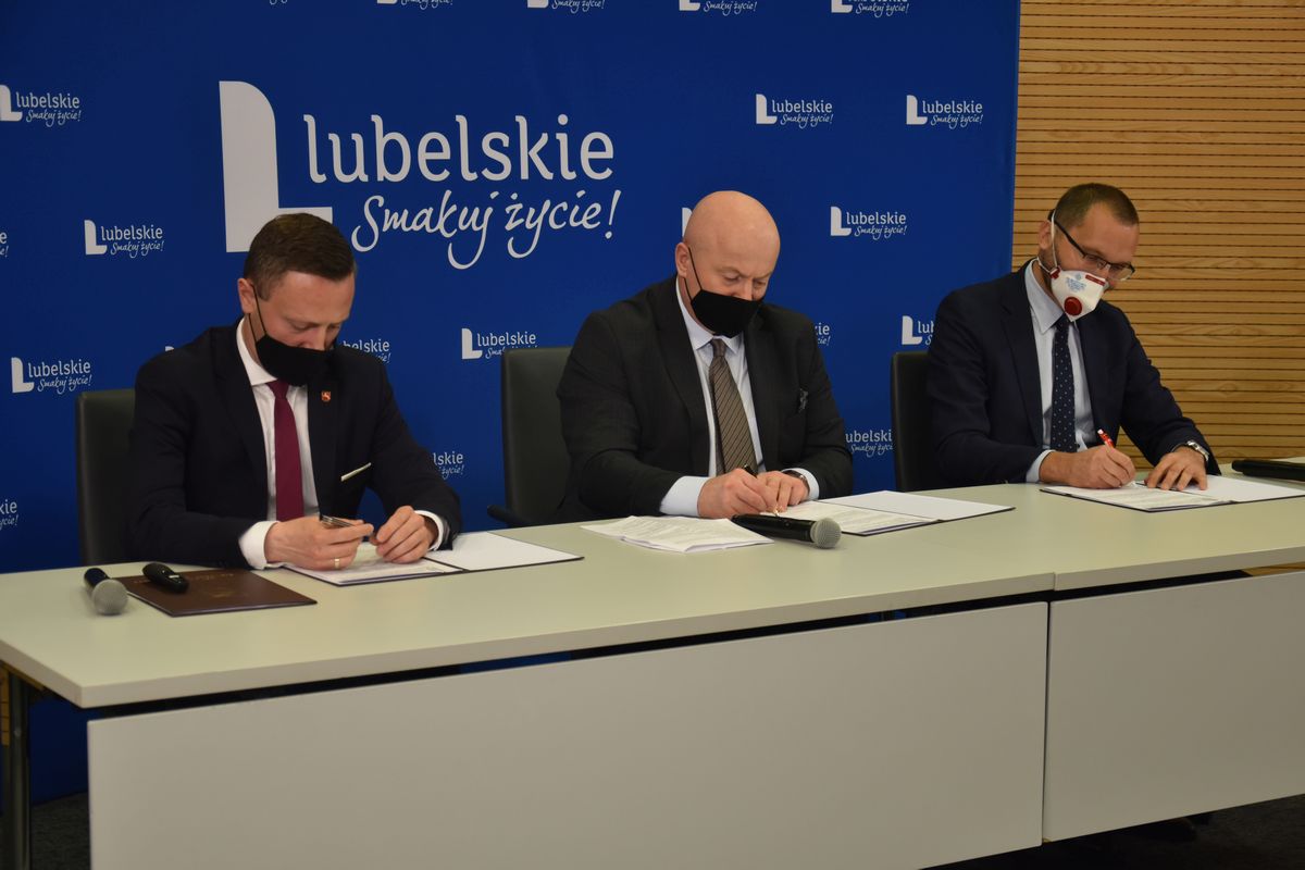 Podpisano pierwsze umowy dla planowanej linii kolejowej do Łęcznej i modernizacji szlaku do Włodawy