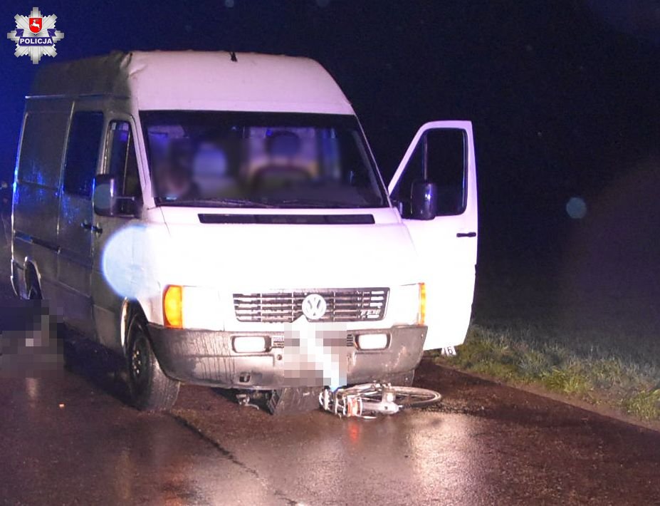 Najechał na mężczyznę leżącego z rowerem na jezdni. 63-latek poniósł śmierć na miejscu (zdjęcia)