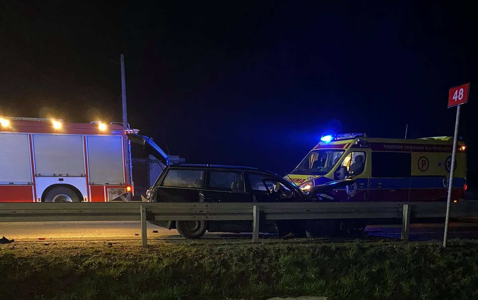 Tragiczne w skutkach zderzenie volkswagena z oplem. Jedna osoba nie żyje, trzy są ranne (zdjęcia)