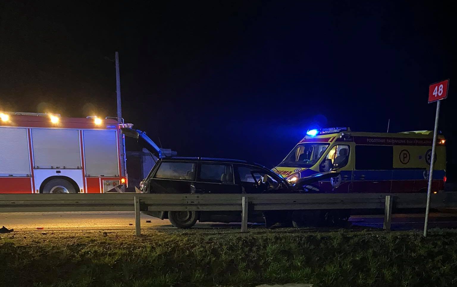 Tragiczny wypadek na skrzyżowaniu. Jedna osoba nie żyje, dwie zostały ranne (zdjęcia)