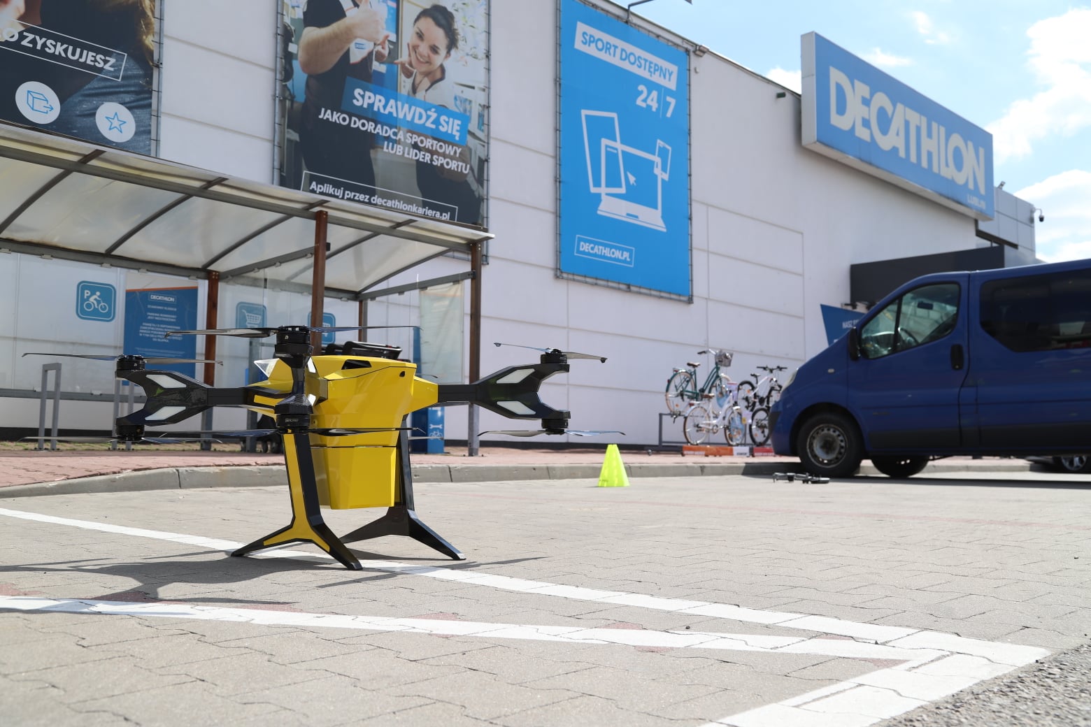 Sieć handlowa dostarczy towar za pomocą drona. Testy przeprowadzono w Lublinie (zdjęcia)