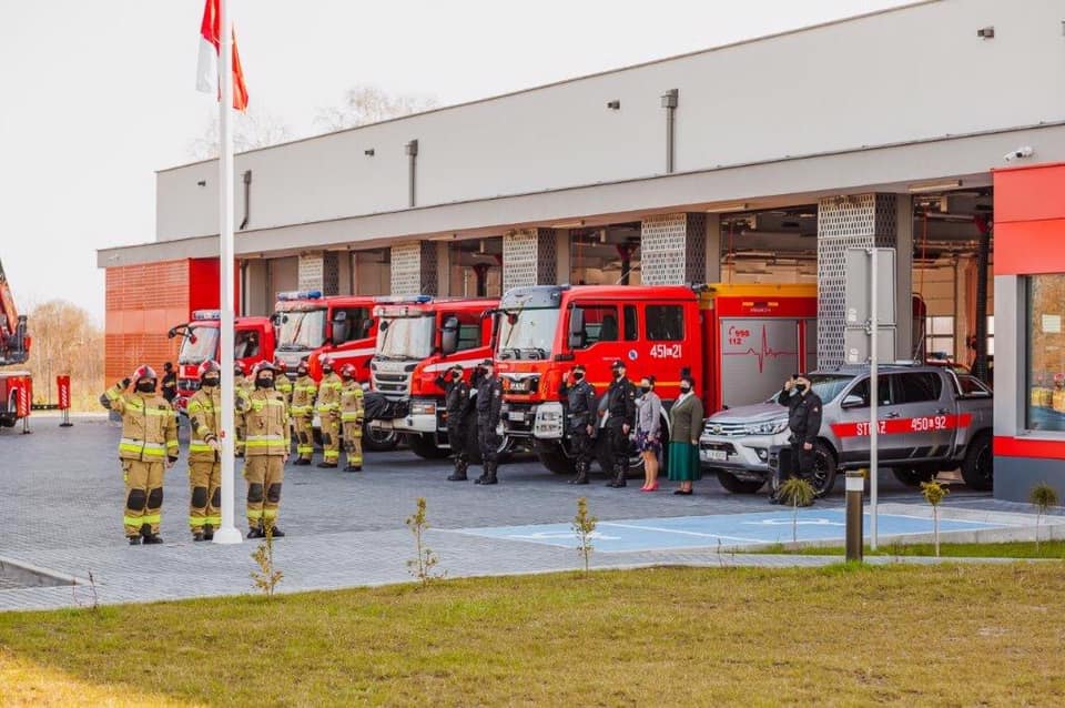 Z centrum miasta na jego obrzeża. Strażacy z Lubartowa przeprowadzili się do nowej siedziby (zdjęcia)