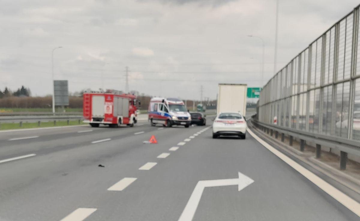 Zderzenie dwóch aut na obwodnicy Lublina. Na miejscu pracują służby ratunkowe (zdjęcia)