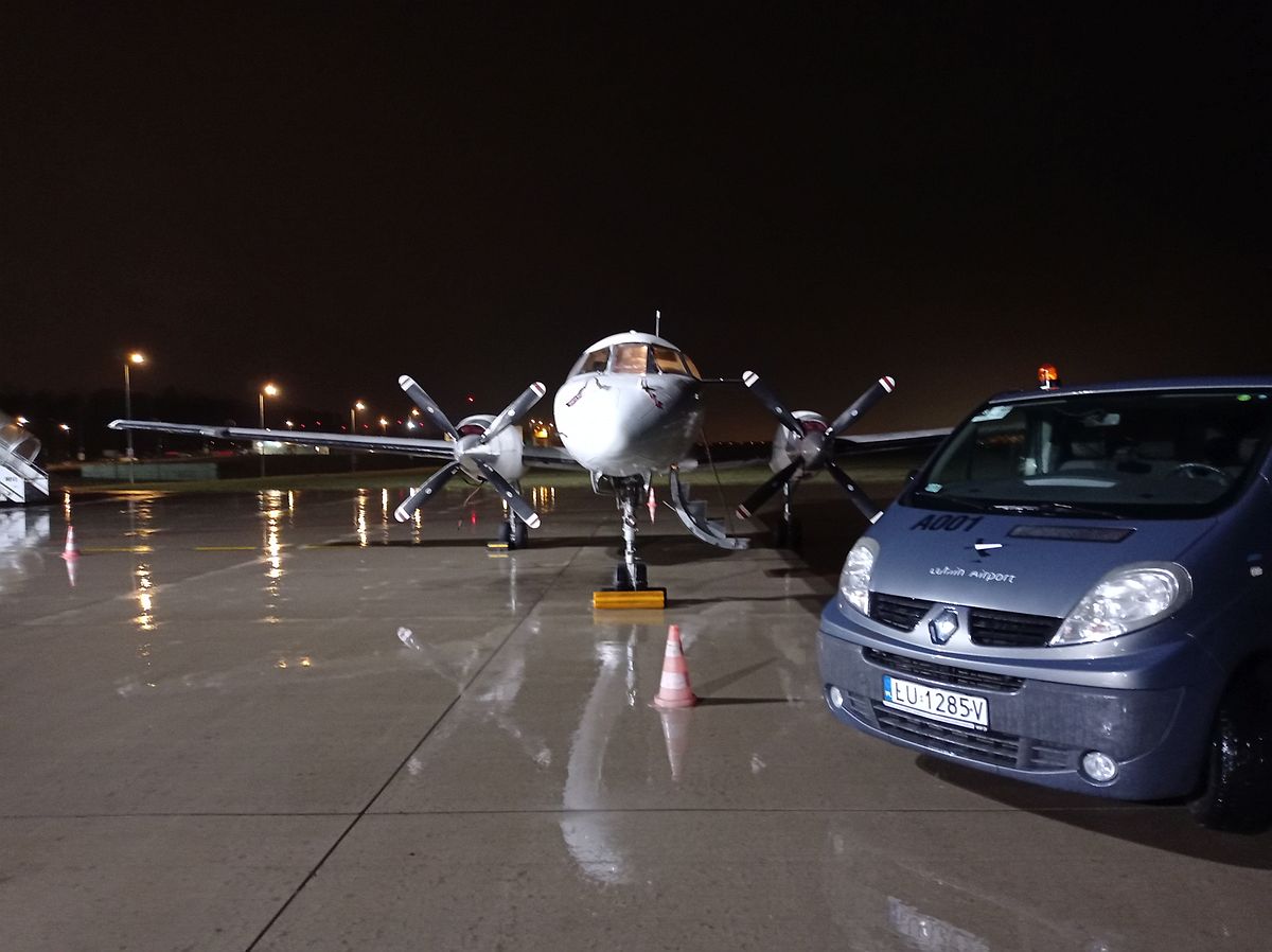 Najpierw elementy do śmigłowców, teraz części samochodowe. Kolejny transport cargo na lubelskim lotnisku