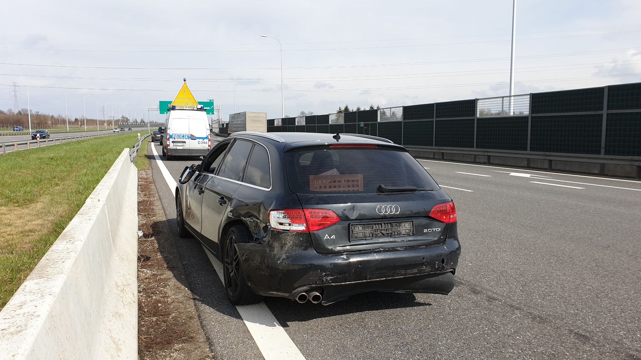 Zderzenie dwóch aut na obwodnicy Lublina. Na miejscu pracują służby ratunkowe (zdjęcia)