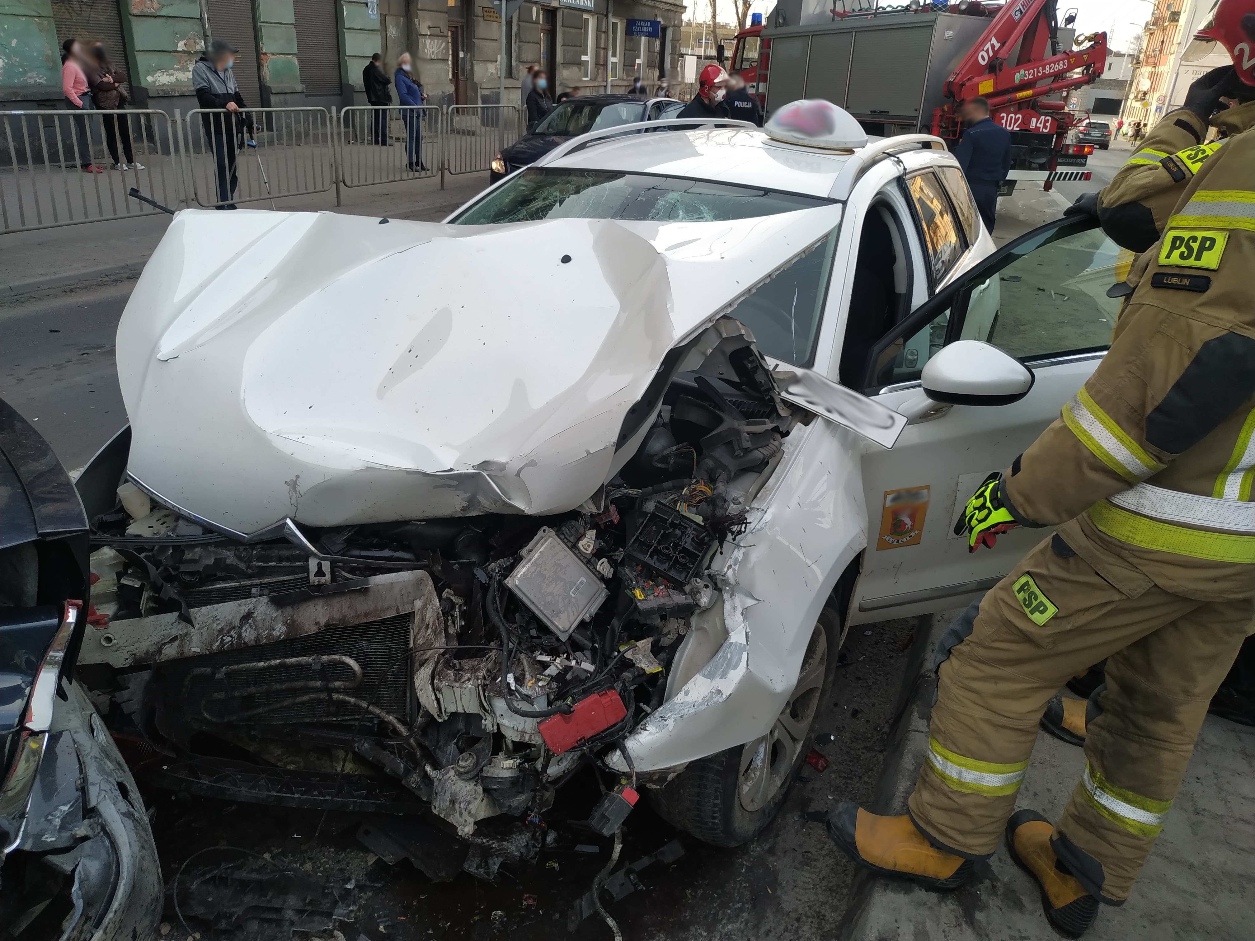 Pijany kierowca taksówki, który doprowadził do wypadku, nie był związany z korporacją. „U nas bezpieczeństwo jest priorytetem”
