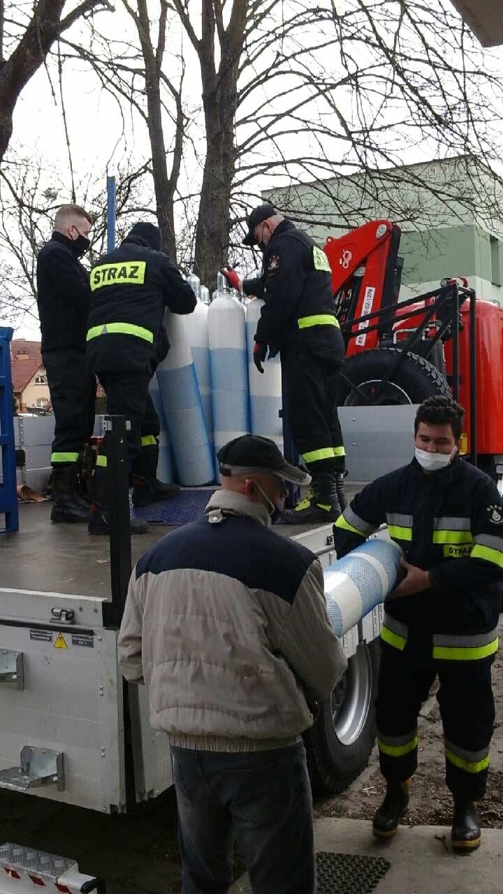 Strażacy transportowali tlen do szpitala w Hrubieszowie (zdjęcia)