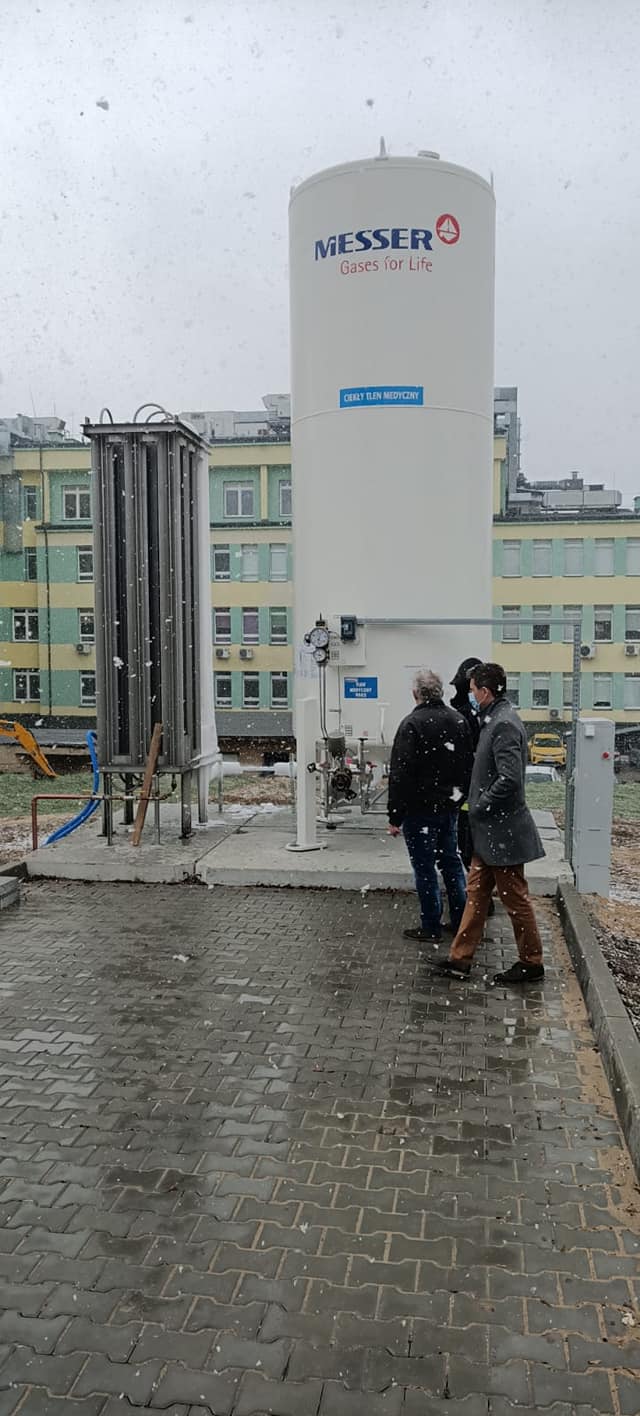 Strażacy skontrolowali instalację tlenową szpitala w Kraśniku. Stwierdzono nieprawidłowości (zdjęcia)