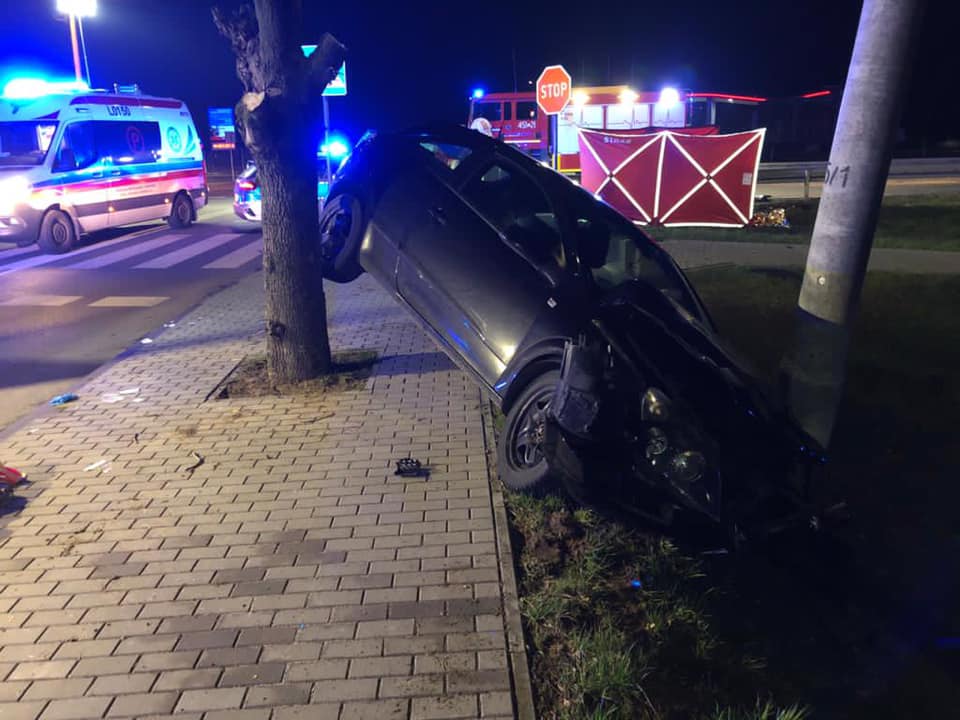 Tragiczny wypadek na skrzyżowaniu. Jedna osoba nie żyje, dwie zostały ranne (zdjęcia)