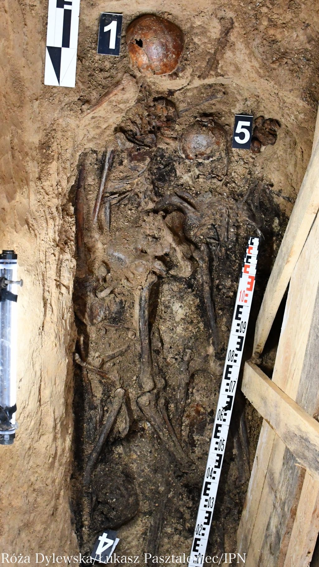 W Lublinie odnaleziono szczątki dziewięciu więźniów lubelskiego Zamku (zdjęcia)
