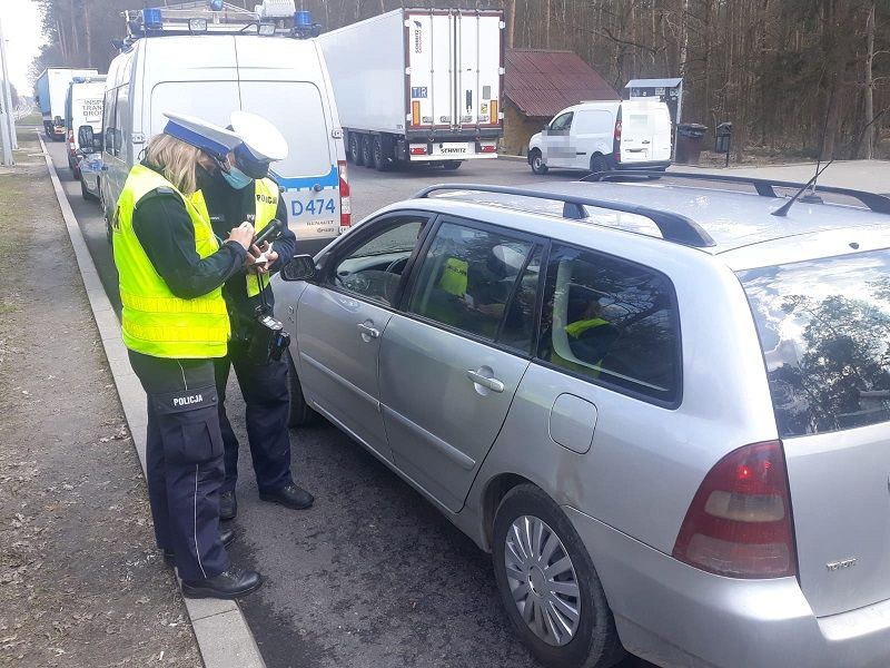 Prawie 200 kontroli i niemal 160 wykroczeń. Bialscy policjanci podsumowali akcję „Prędkość” (zdjęcia)