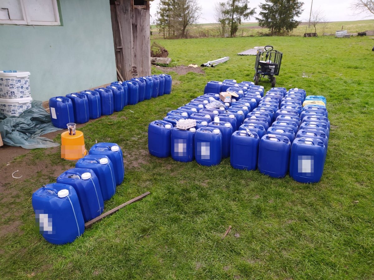 Miała być hodowla psów, znajdowało się tam laboratorium do produkcji mefedronu (wideo, zdjęcia)