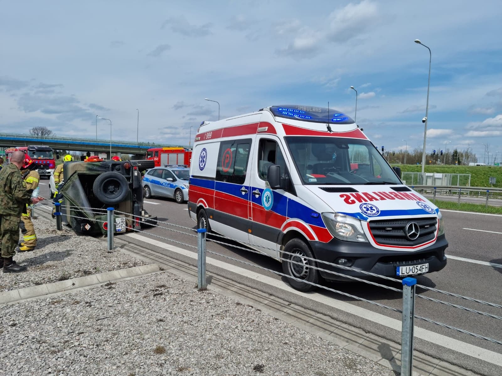 Na obwodnicy Lublina przewrócił się pojazd wojskowy. Żołnierze trafili do szpitala (zdjęcia)