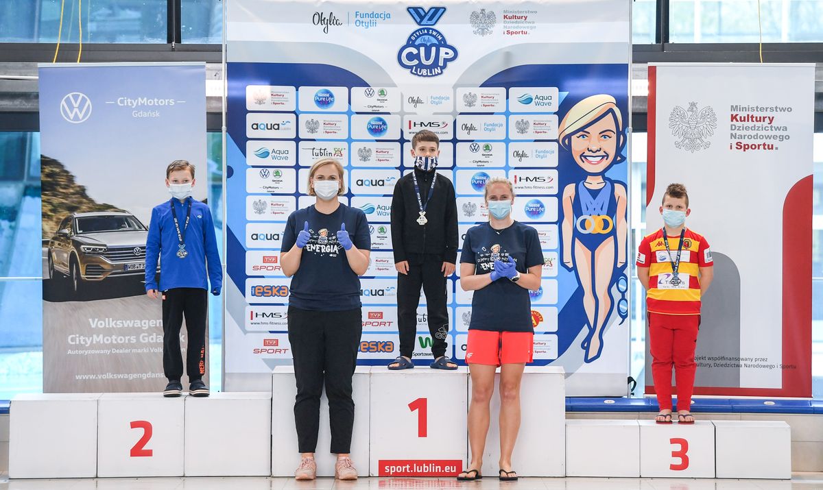 Kilkuset młodych pływaków z całego kraju rywalizuje w Lublinie pod okiem Otylii Jędrzejczak (zdjęcia)