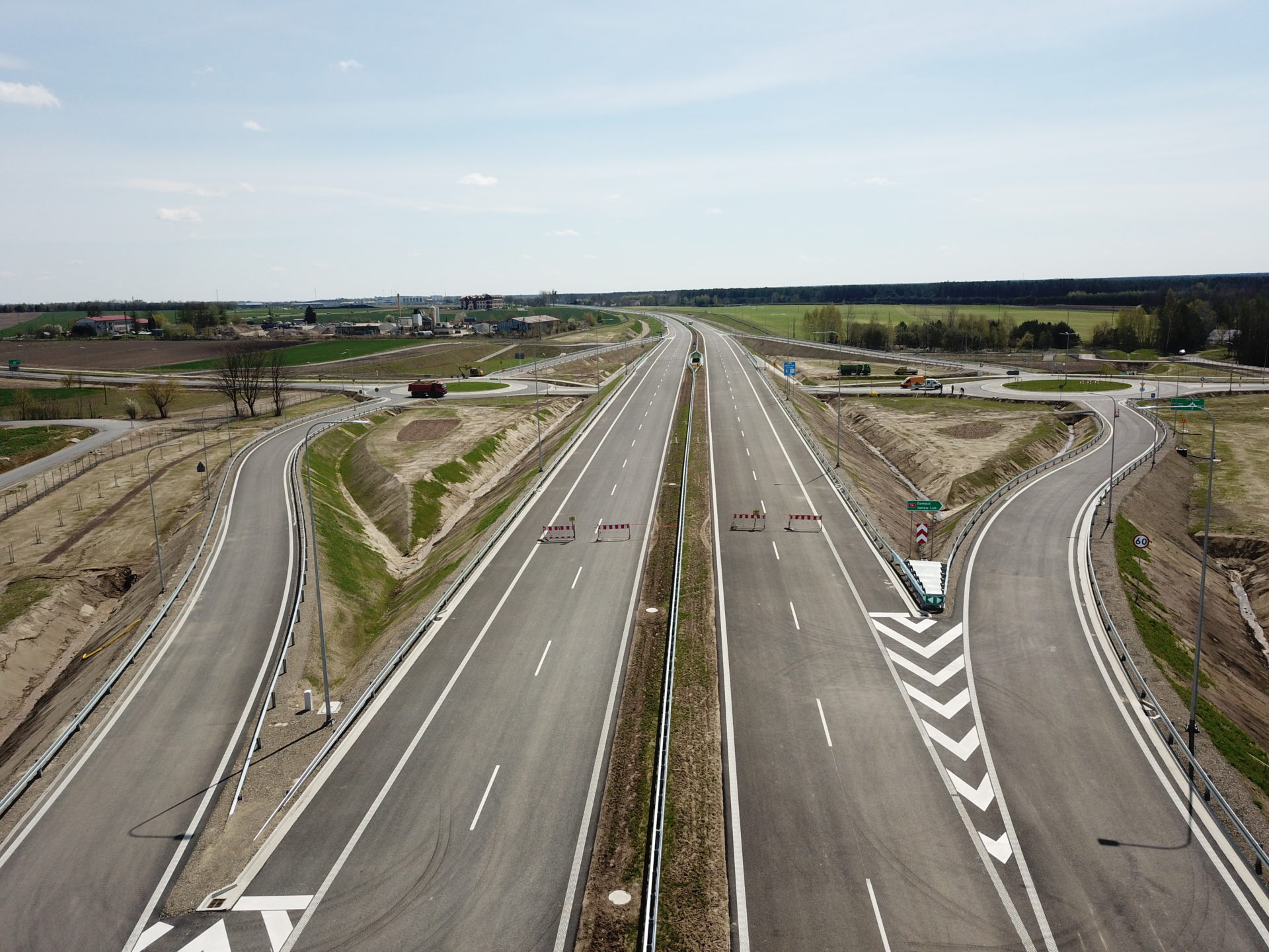 Prawie gotowy jest już pierwszy odcinek trasy S19 Lublin – Rzeszów. Niebawem pojadą nim kierowcy (zdjęcia)