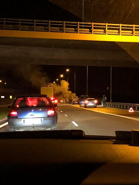 Pożar auta na trasie Lublin – Warszawa. Są utrudnienia w ruchu (foto)