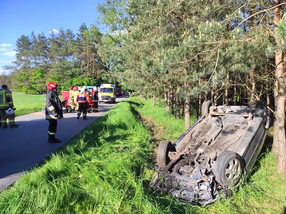 Tragiczny wypadek na lokalnej drodze. Quad zderzył się z samochodem, jedna osoba zginęła (zdjęcia)