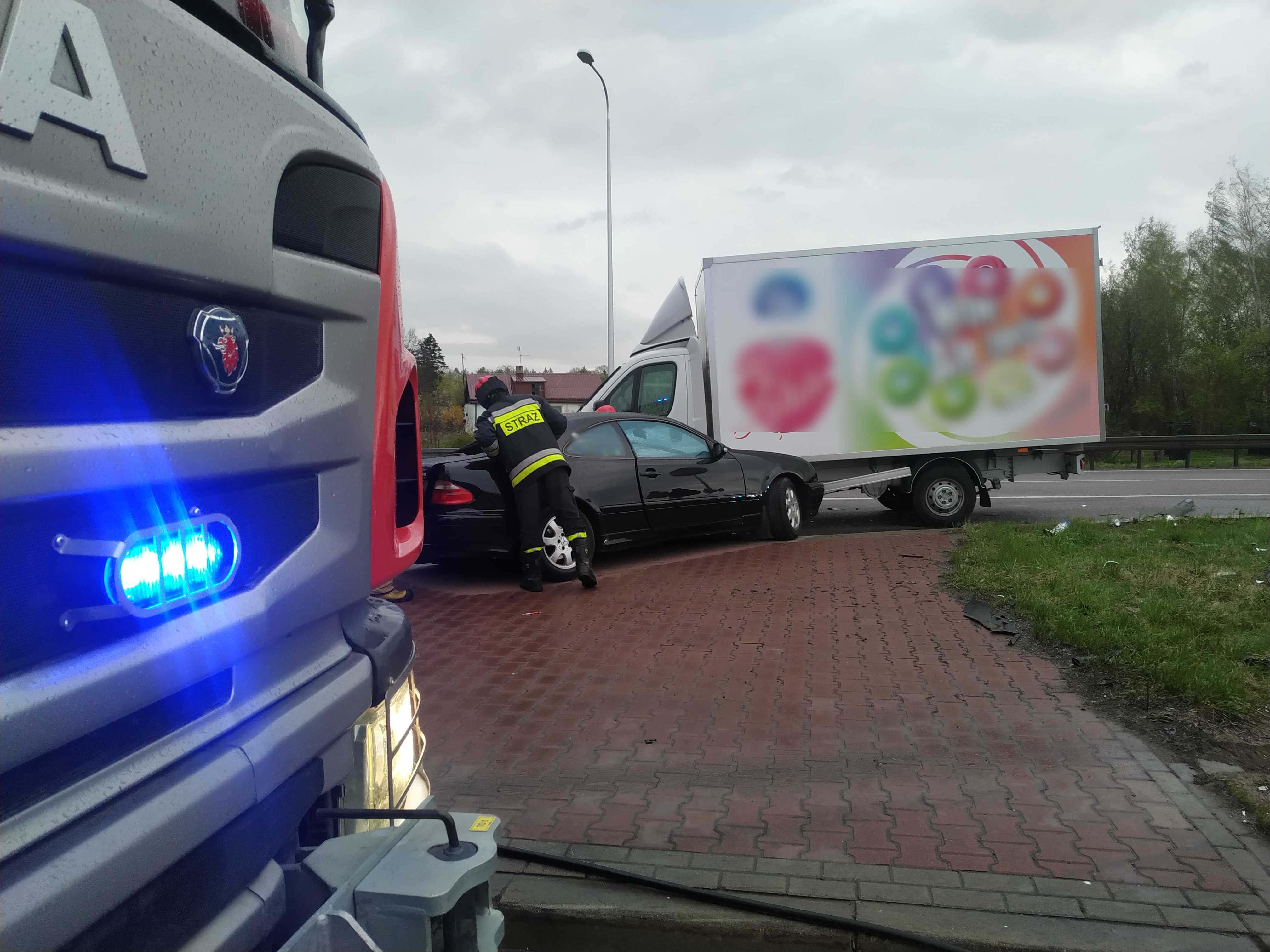 Tragiczny wypadek na wjeździe do Lublina, jedna osoba nie żyje. Kilka jest rannych, trwa akcja ratunkowa (zdjęcia)