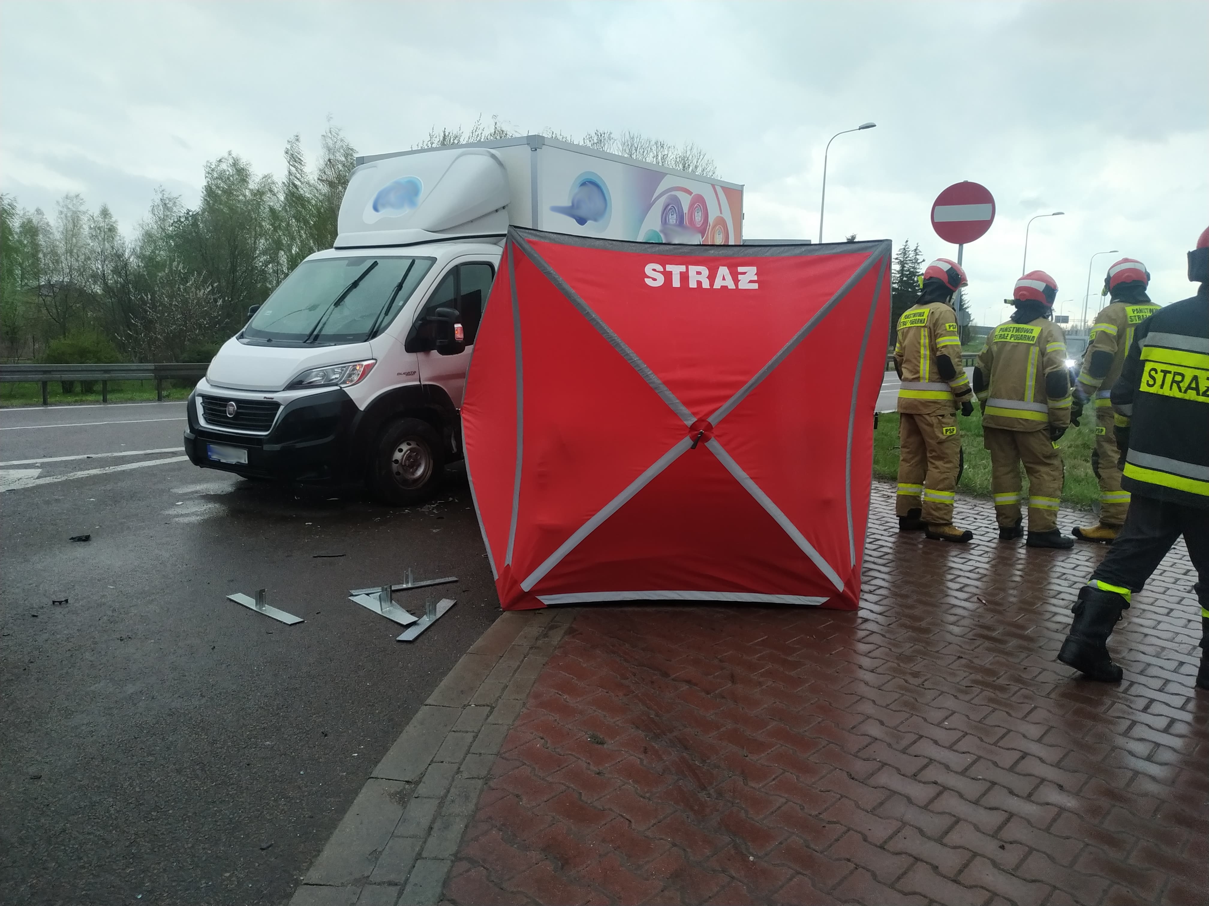 Tragiczny wypadek na wjeździe do Lublina, jedna osoba nie żyje. Kilka jest rannych, trwa akcja ratunkowa (zdjęcia)