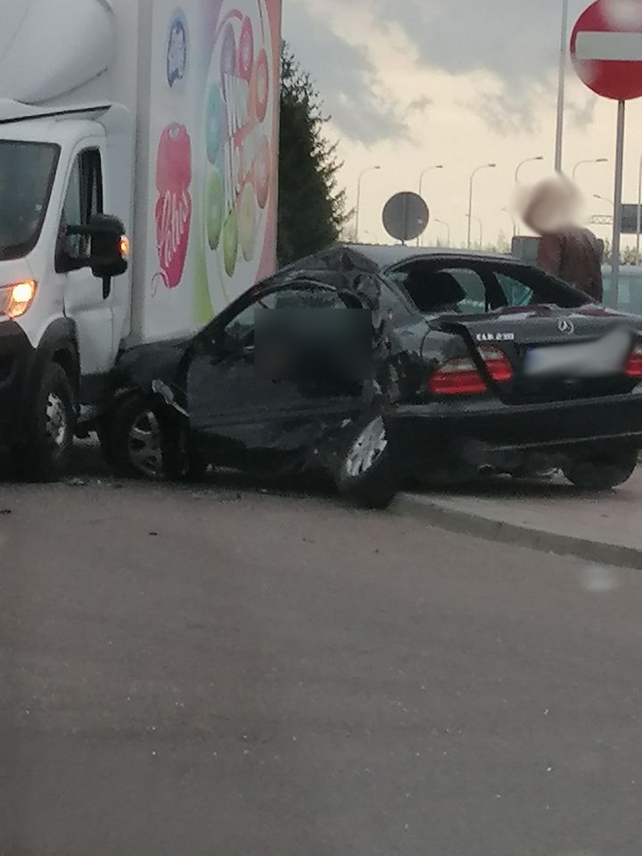 Tragiczny wypadek na wjeździe do Lublina, jedna osoba nie żyje. Kilka jest rannych, trwa akcja ratunkowa (zdjęcia)