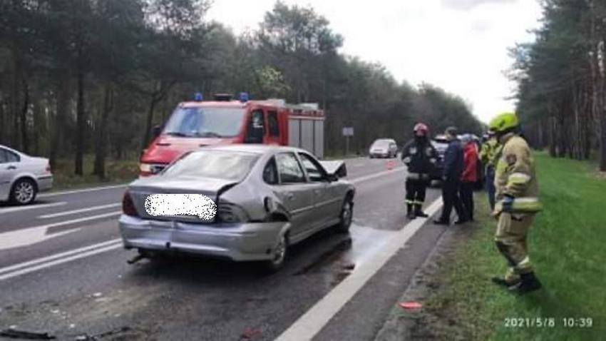 Zderzenie trzech pojazdów osobowych na trasie Lubartów – Kock (zdjęcia)