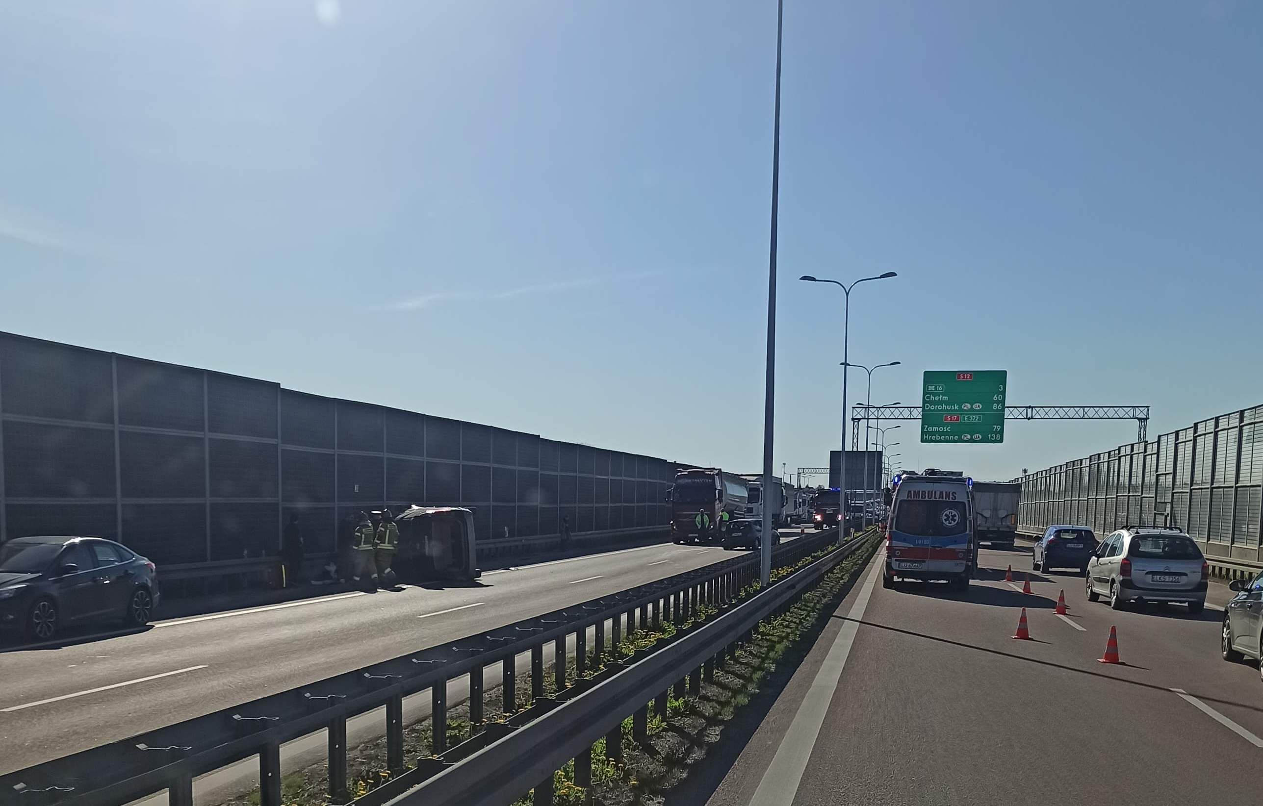 Wypadek na wjeździe do Lublina od strony Zamościa. Droga jest zablokowana (wideo)