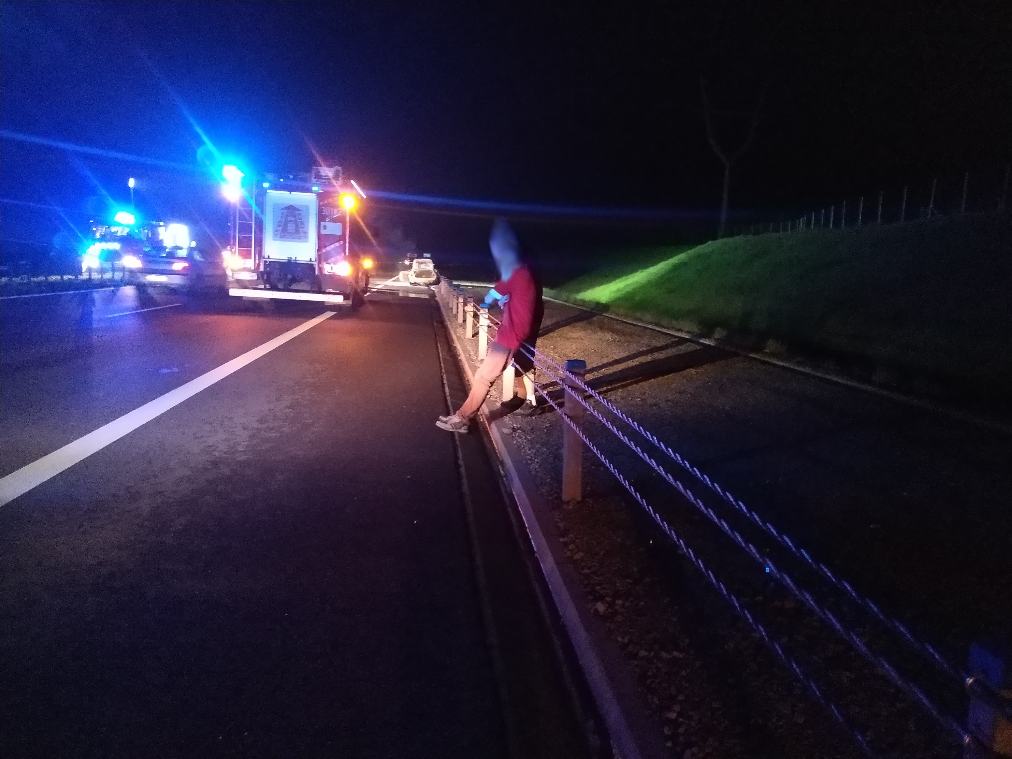 Audi zderzyło się z ciężarówką i stanęło w płomieniach. W środku były 4 kompletnie pijane osoby (zdjęcia)