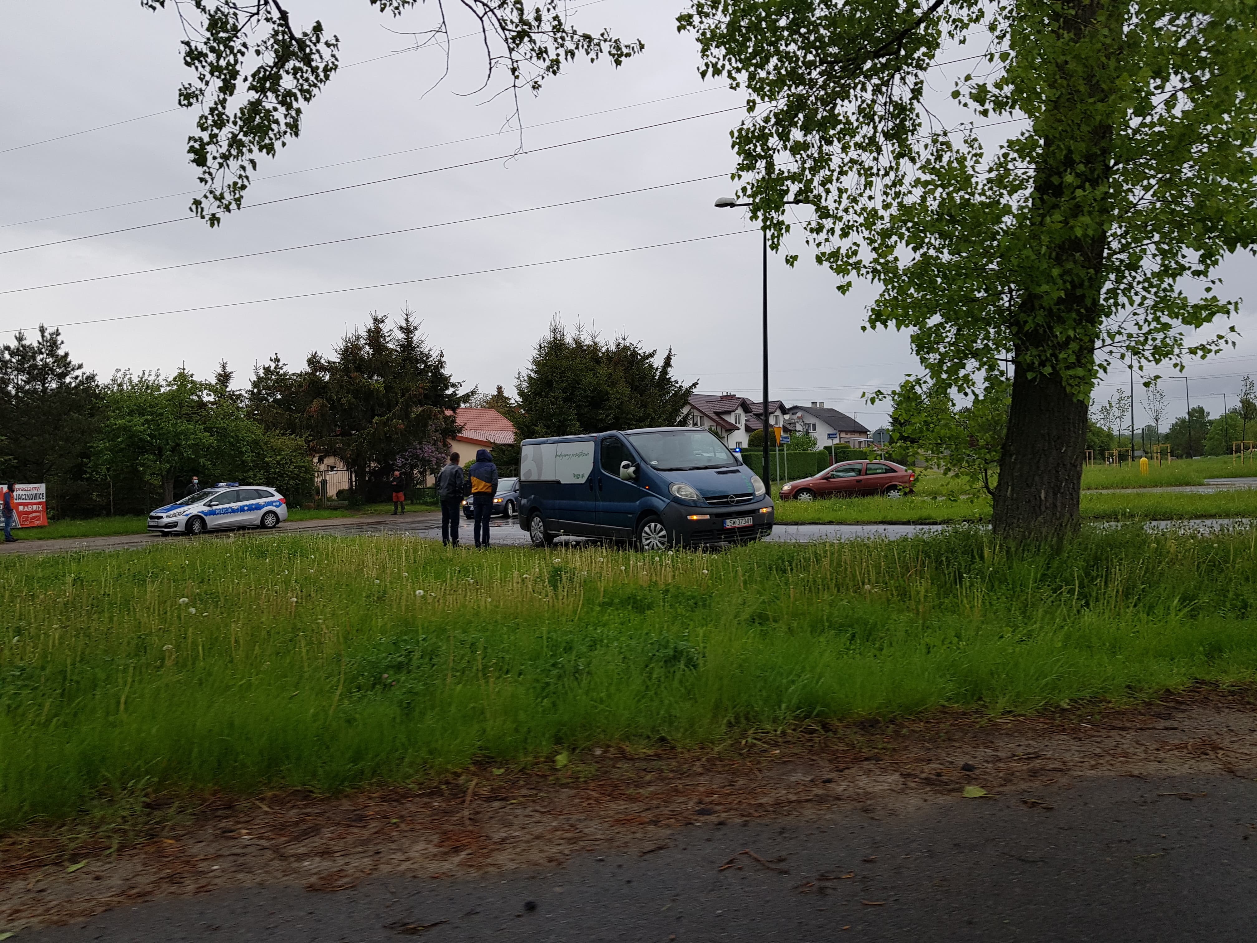 Kolejny dzisiaj wypadek z udziałem rowerzysty. Mężczyzna trafił do szpitala (zdjęcia)