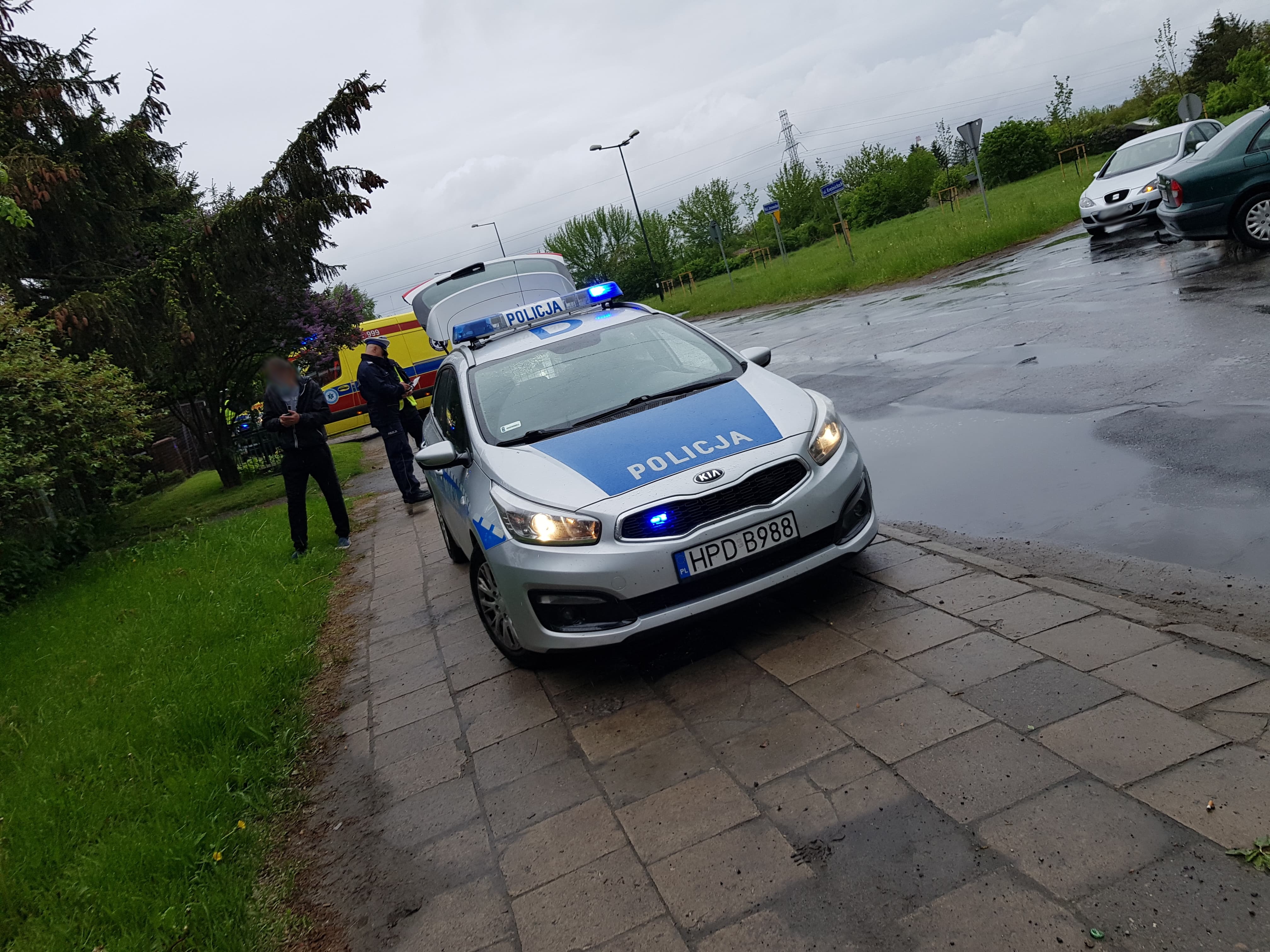 Kolejny dzisiaj wypadek z udziałem rowerzysty. Mężczyzna trafił do szpitala (zdjęcia)