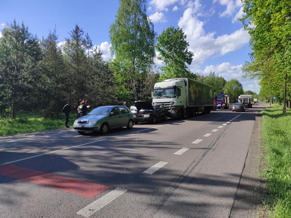 Zderzyło się łącznie pięć aut. Trasa Lublin – Lubartów zakorkowana (zdjęcia)