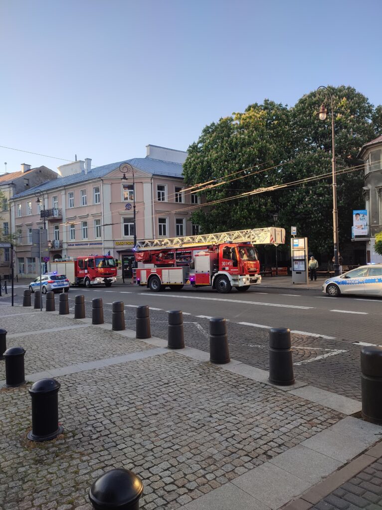 Dwie osoby poszkodowane po pożarze mieszkania w centrum Lublina (zdjęcia)