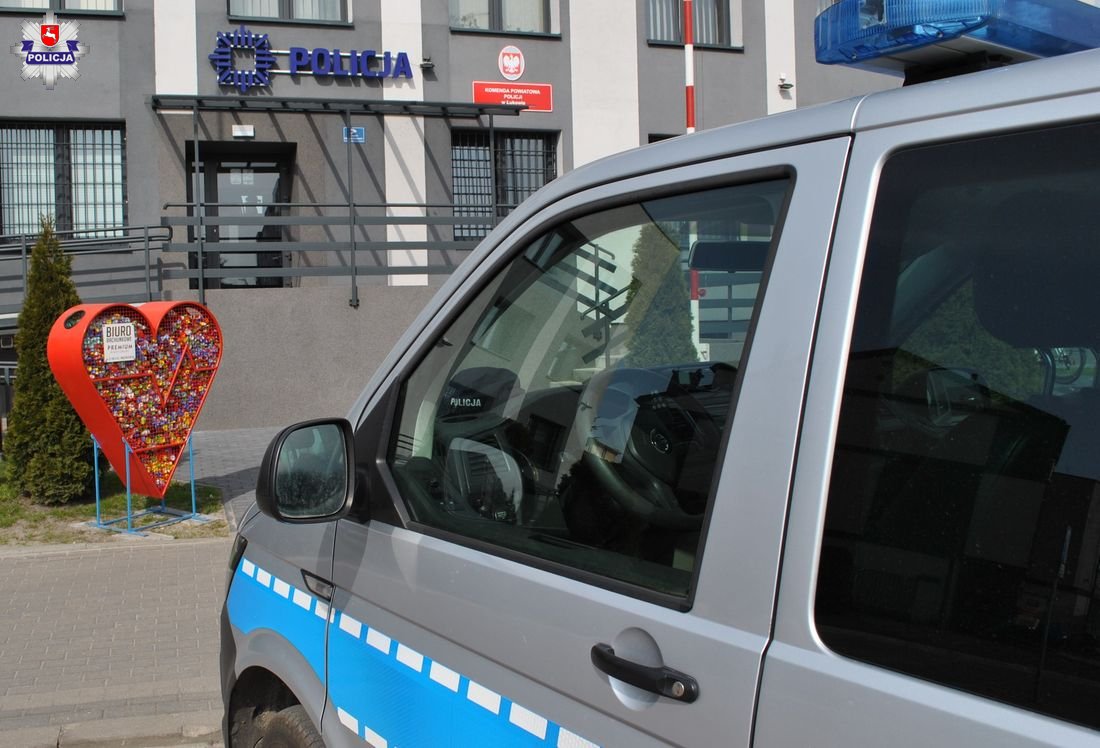 Policjanci z Łukowa potrzebowali niespełna miesiąc, aby napełnić serce nakrętkami (zdjęcia)