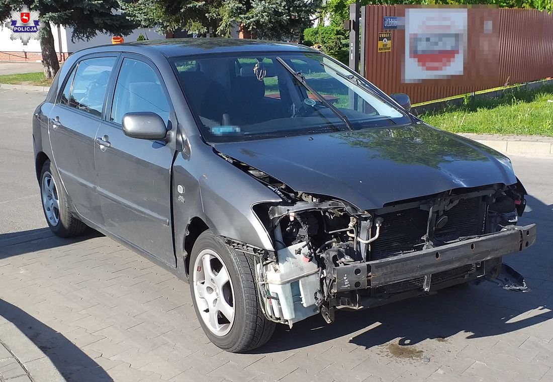 Wymuszenie pierwszeństwa przejazdu przyczyną zderzenia trzech pojazdów (zdjęcia)