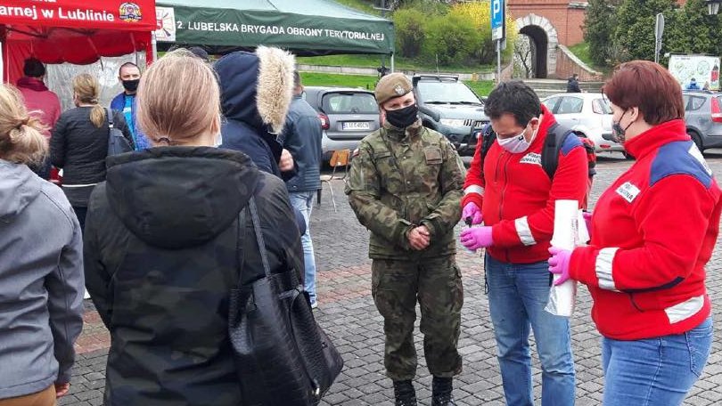 Do godziny 13 w mobilnym punkcie w Lublinie zaszczepiło się ponad 300 osób (zdjęcia)