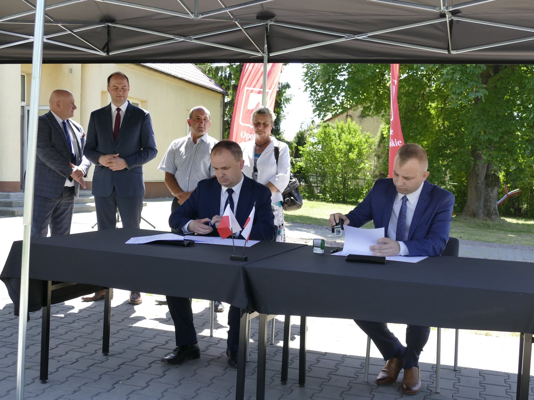 Mieszkańcy od kilkunastu lat apelowali o budowę chodnika. Niebawem ruszą prace (zdjęcia)