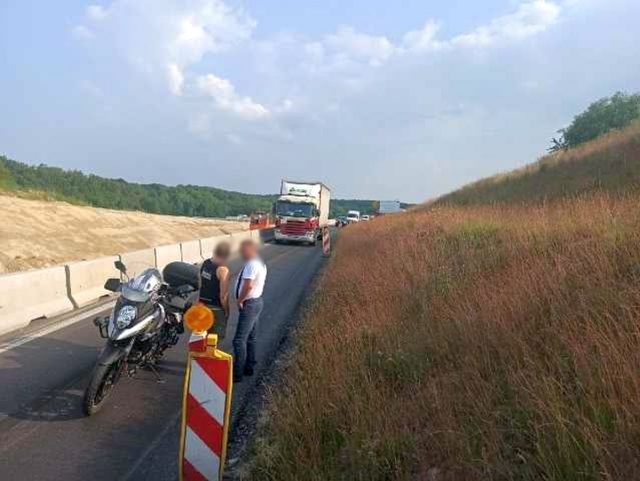 Groźny wypadek na obwodnicy Kraśnika. Na miejscu trwa akcja ratunkowa, droga jest zablokowana (zdjęcia)